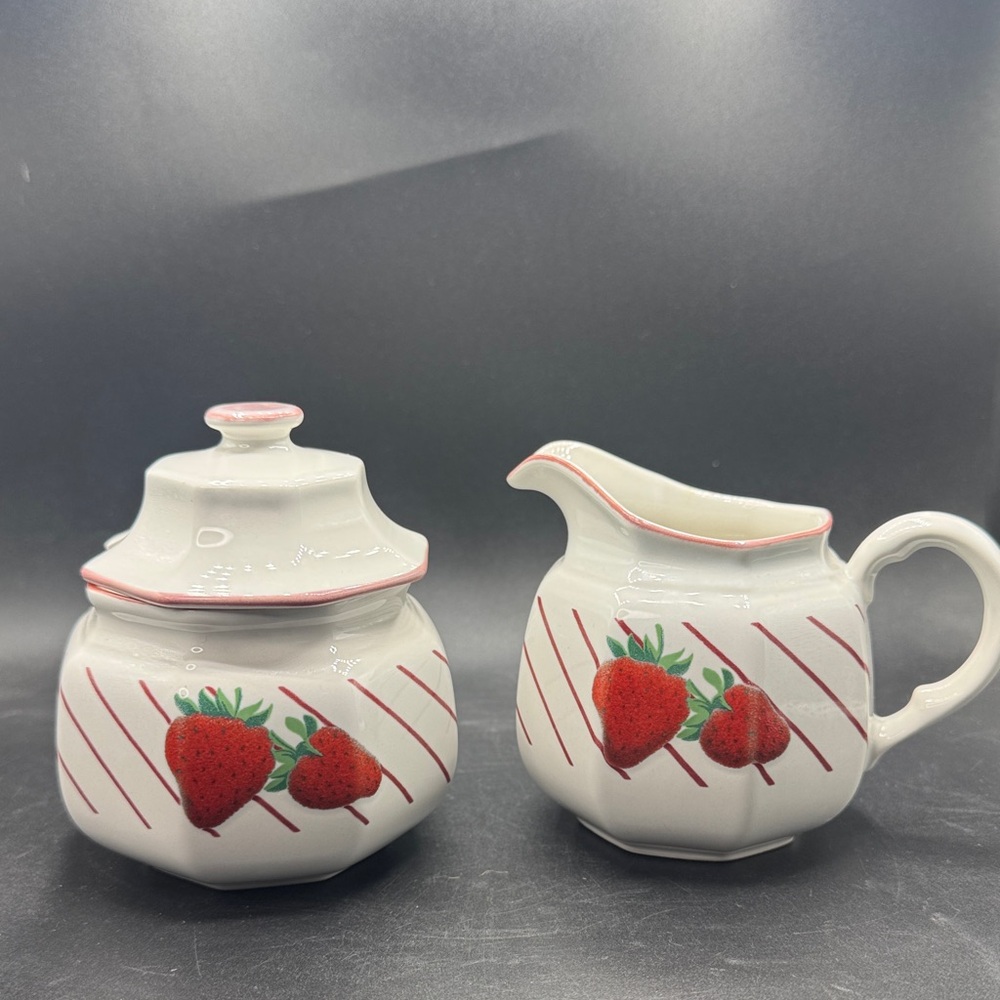 Mikasa Fresh Fruit sugar and creamer set